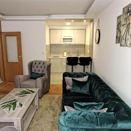 Apartman 1 Lux S V Istocno Sarajevo Lukavica Hilandarska Centar דירה Lukavica