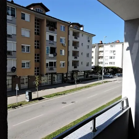 Apartman 1 Lux S V Istocno Sarajevo Lukavica Hilandarska Centar דירה *